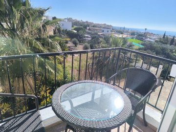 Town House For Rent  in  Peyia