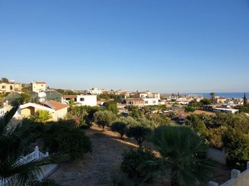 Town House For Rent  in  Peyia
