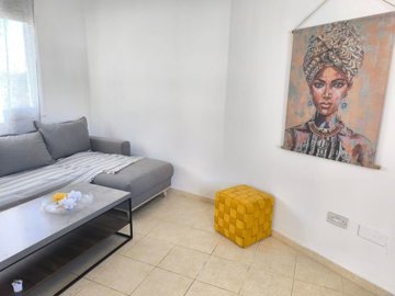 Town House For Rent  in  Peyia