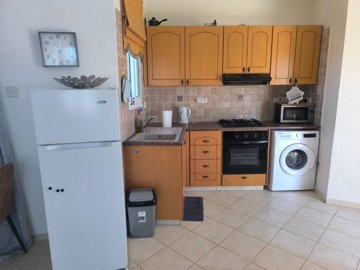 Town House For Rent  in  Peyia