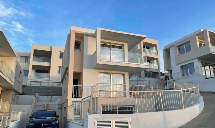 Image No.1-4 Bed Villa for sale