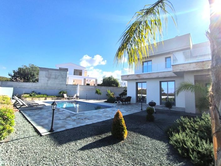 Image No.2-4 Bed Villa for sale