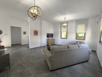 Detached Villa For Sale  in  Peyia - Sea Caves