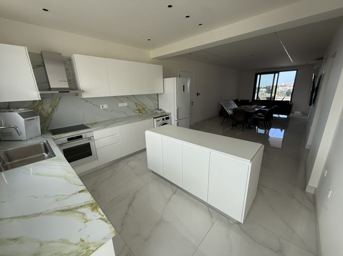 Image No.7-3 Bed Apartment for sale