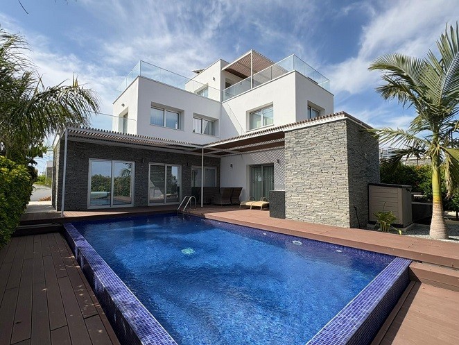 Image No.2-Villa de 7 chambres à vendre à Paphos