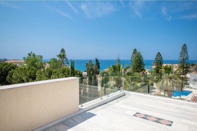 Detached Villa For Sale  in  Peyia - Coral Bay