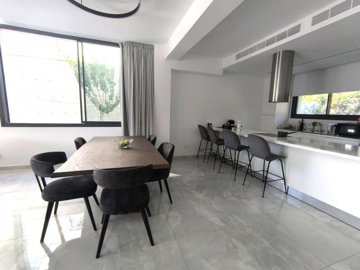 Detached Villa For Sale  in  Chlorakas