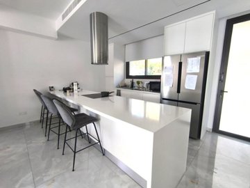 Detached Villa For Sale  in  Chlorakas