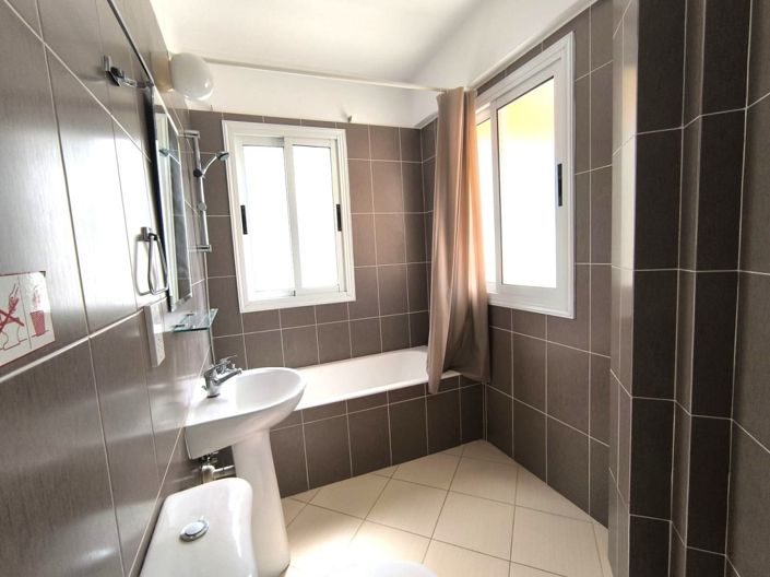 Image No.19-2 Bed Townhouse for sale