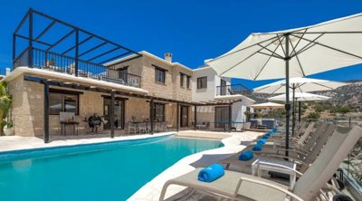 Detached Villa For Sale  in  Peyia