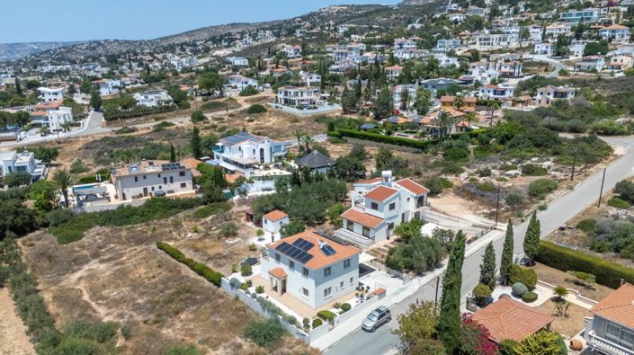 Image No.2-4 Bed Villa for sale