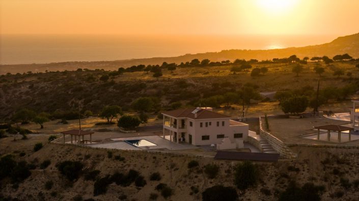 Image No.2-Villa de 4 chambres à vendre à Akoursos