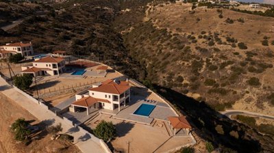Detached Villa For Sale  in  Akoursos
