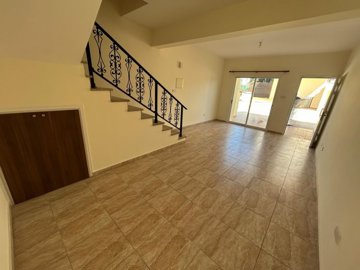 Town House For Sale  in  Anavargos