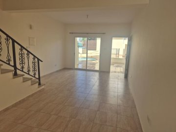 Town House For Sale  in  Anavargos