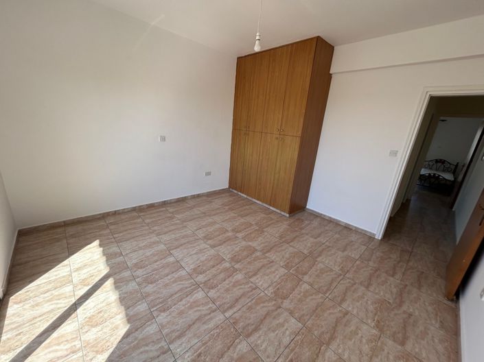 Image No.9-2 Bed Townhouse for sale