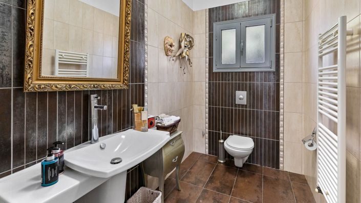 Image No.10-6 Bed Villa for sale