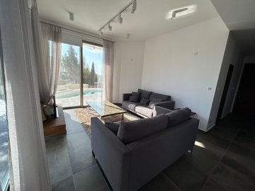 Detached Villa For Sale  in  Chlorakas