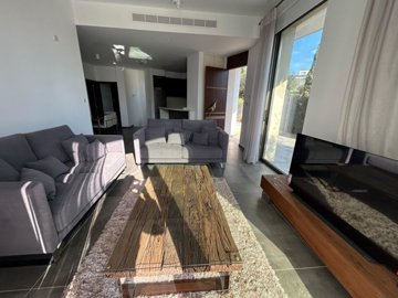 Detached Villa For Sale  in  Chlorakas