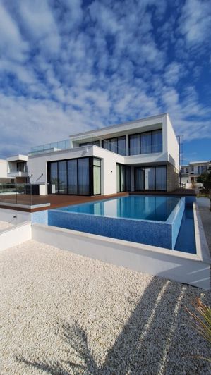 Image No.2-6 Bed Villa for sale