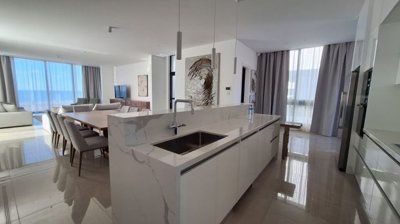 Detached Villa For Sale  in  Chlorakas