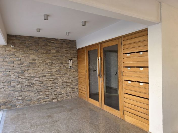 Image No.2-18 Bed Property for sale