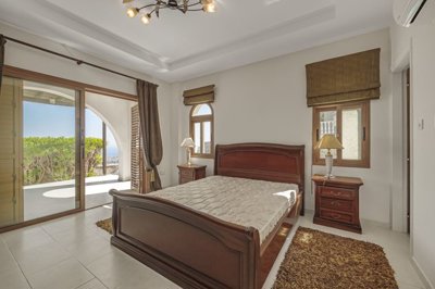 Detached Villa For Sale  in  Peyia