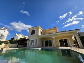 Detached Villa For Sale  in  Peyia - Coral Bay