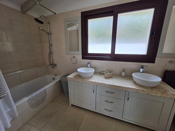 Image No.21-4 Bed Bungalow for sale