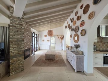 Bungalow For Sale  in  Peyia