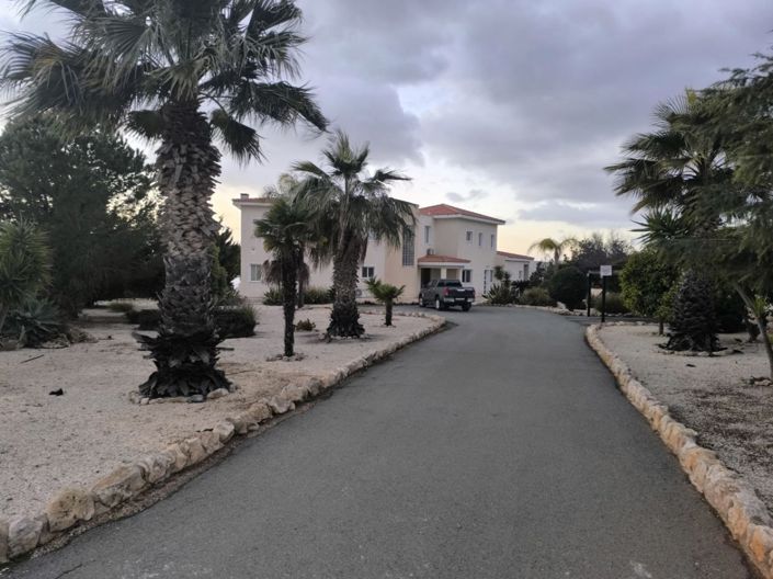 Image No.2-Villa de 4 chambres à vendre à Akoursos