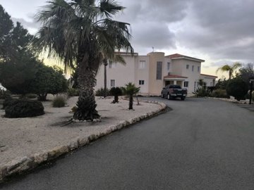 Detached Villa For Sale  in  Akoursos