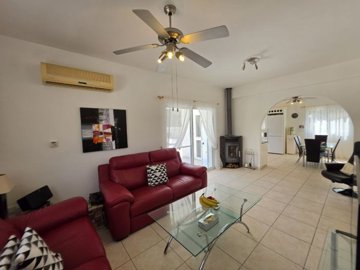 Detached Villa For Sale  in  Peyia - Sea Caves