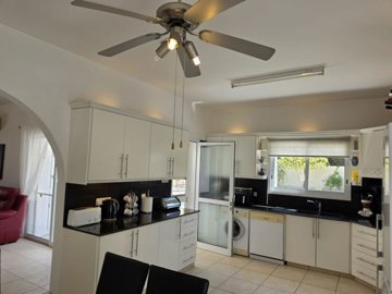 Detached Villa For Sale  in  Peyia - Sea Caves