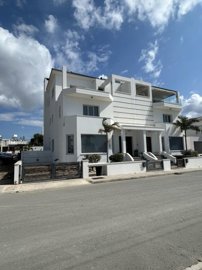 Detached Villa For Sale  in  Paphos Town