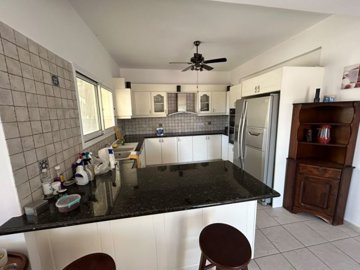 Detached Villa For Sale  in  Anavargos