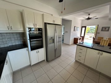 Detached Villa For Sale  in  Anavargos