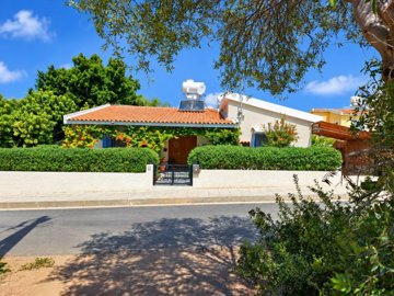 Bungalow For Sale  in  Kissonerga