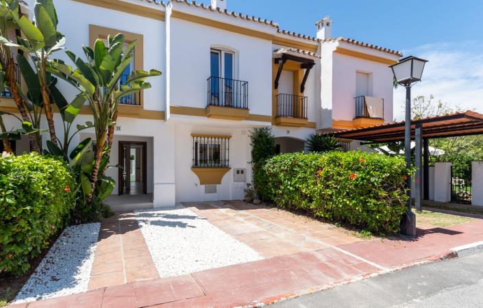 Image No.1-4 Bed Townhouse for sale