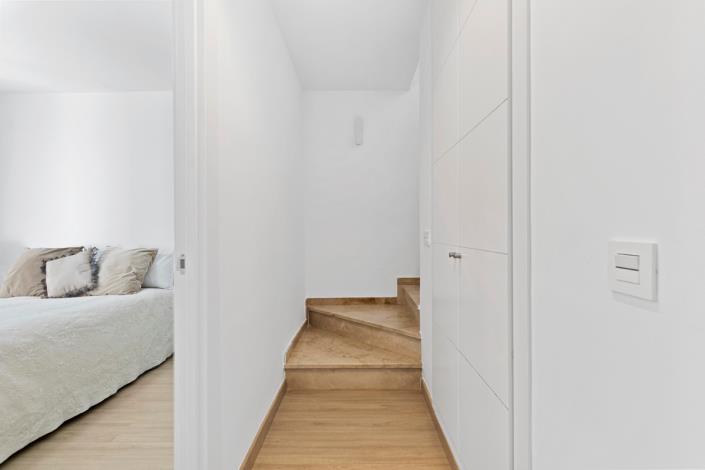 Image No.12-2 Bed Townhouse for sale