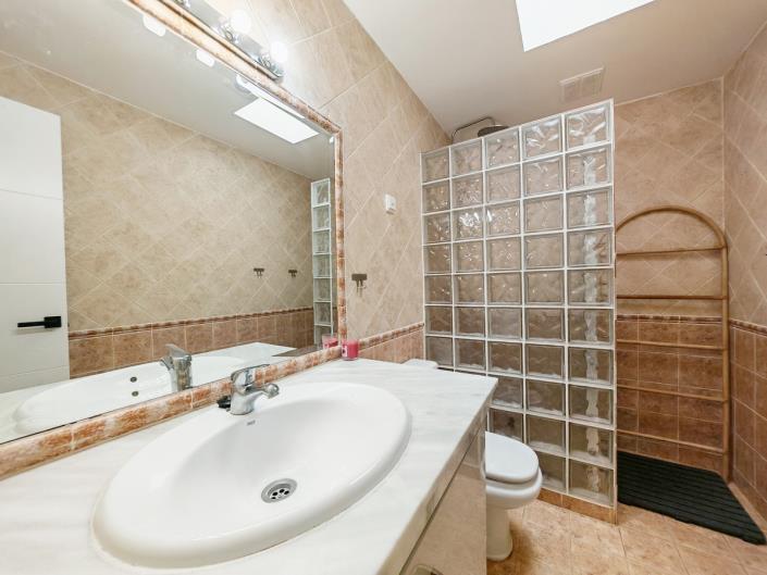 Image No.14-3 Bed Semi-Detached for sale