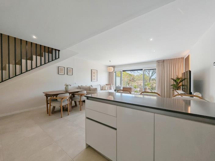 Image No.3-4 Bed Townhouse for sale