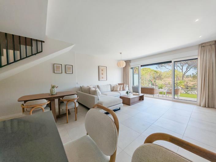 Image No.2-4 Bed Townhouse for sale