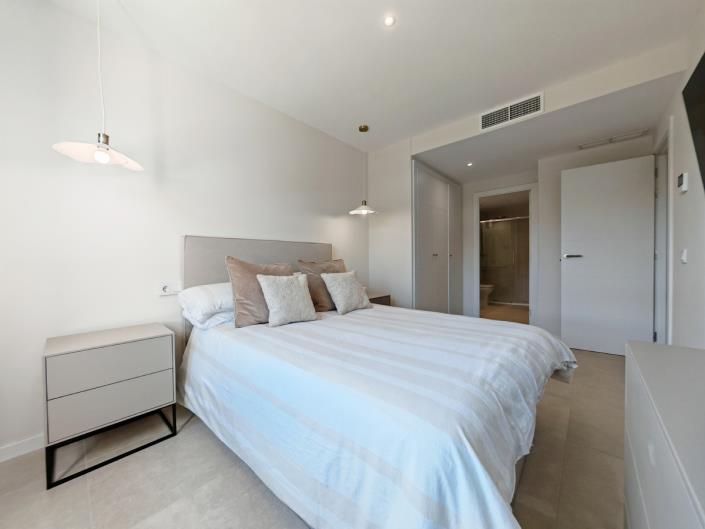 Image No.13-4 Bed Townhouse for sale