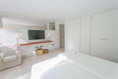 12-53013098fcab6c38b1379cd33298e050