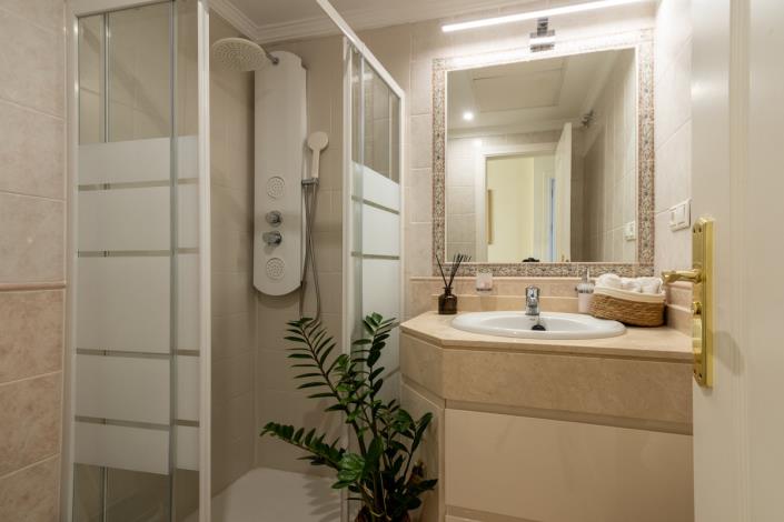 Image No.12-4 Bed Townhouse for sale