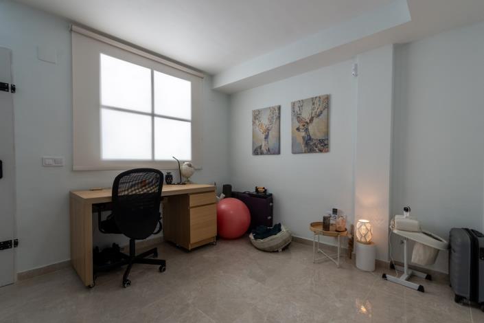 Image No.16-4 Bed Townhouse for sale