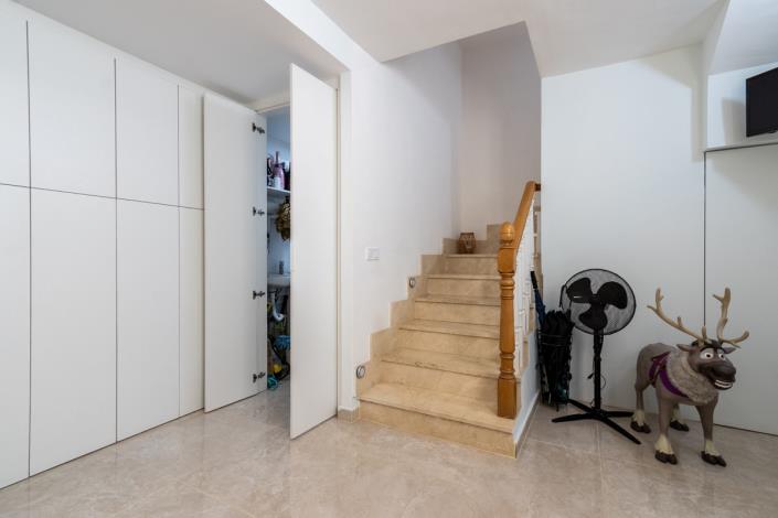 Image No.15-4 Bed Townhouse for sale