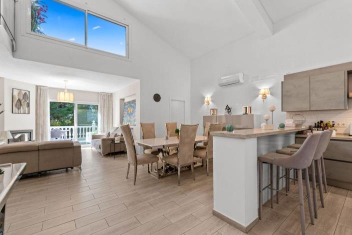 Image No.2-4 Bed Townhouse for sale