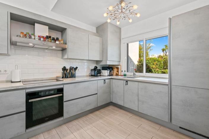 Image No.4-4 Bed Townhouse for sale